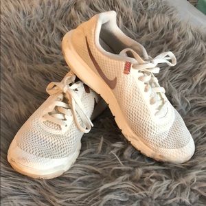 Nike Flex run, cream with rose gold